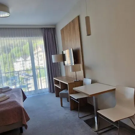 Czarna Gora Earth Apartamento Sienna (Klodzko)